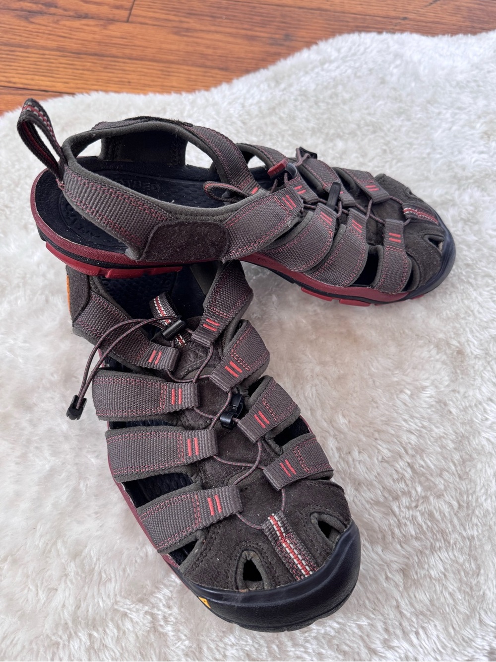 Keen Clearwater CNX  Water Outdoor Hiking Sandals Brown/Red Closed-Toe 9.5